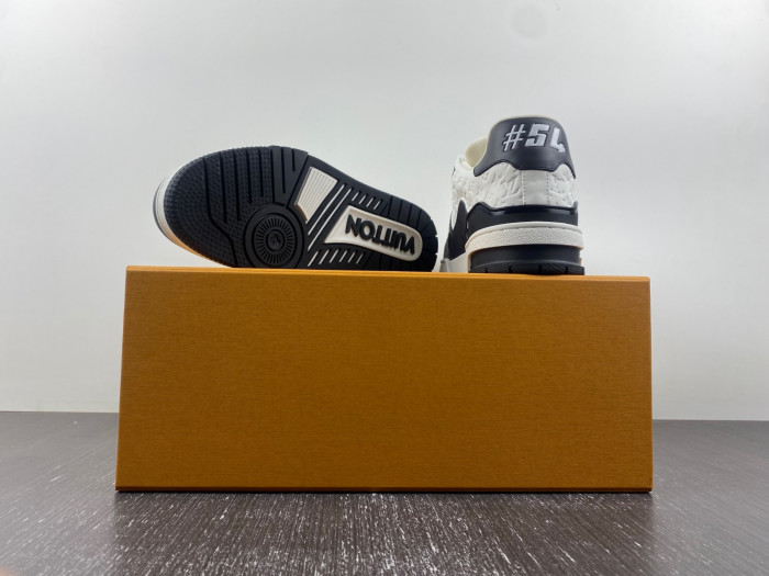 LOU1VTON trainer (EU47)