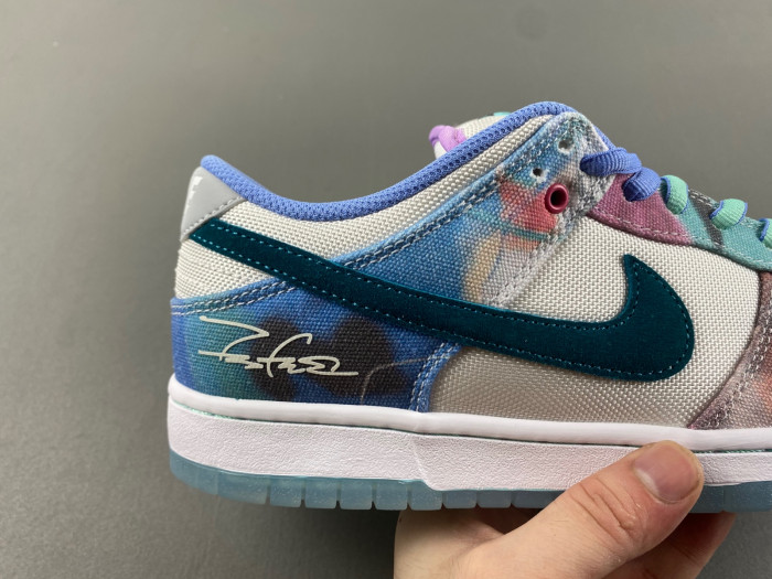 futura laboratories x nike sb dunk low fl hf6061-400