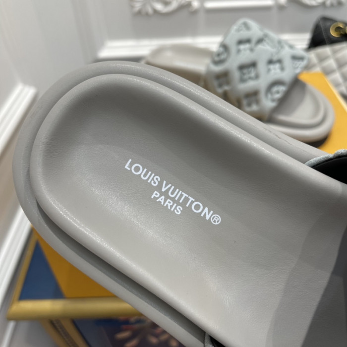 LOU1_TON POOL PILLOW COMFORT MULE (EU35-EU40)