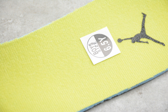 Air Jordan 1 Mid GS "Dynamic Yellow" AV5174-700