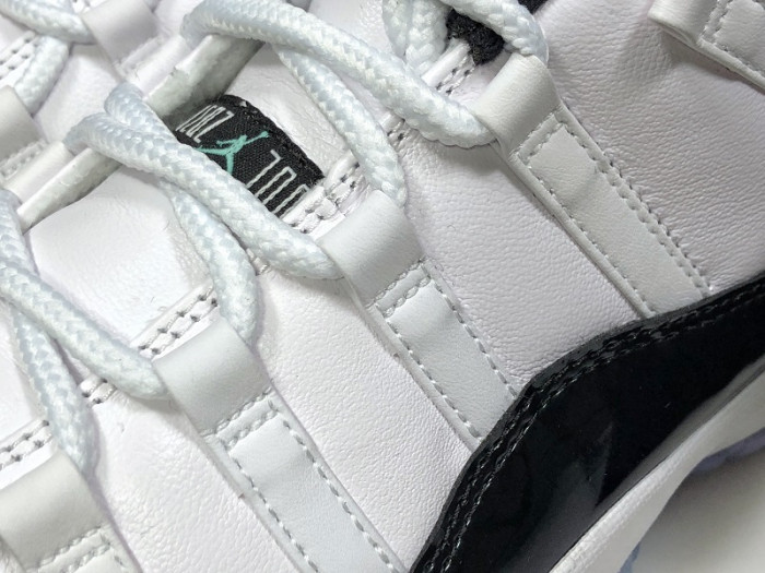 air jordan 11 retro low "emerald, easter" 528895-145